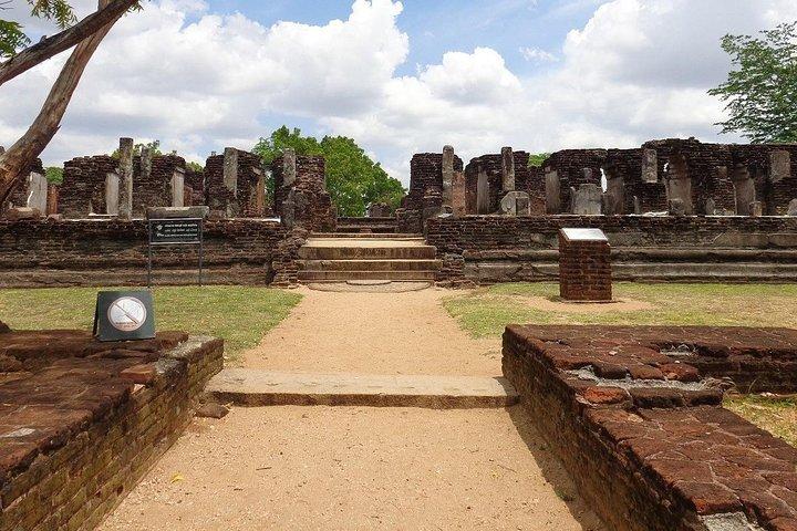 Sigiriya Rock and Polonnaruwa Day Tour From Trincomalee