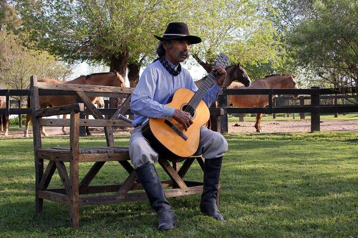 Gaucho Day: Areco Town & Estancia with Private Transfer