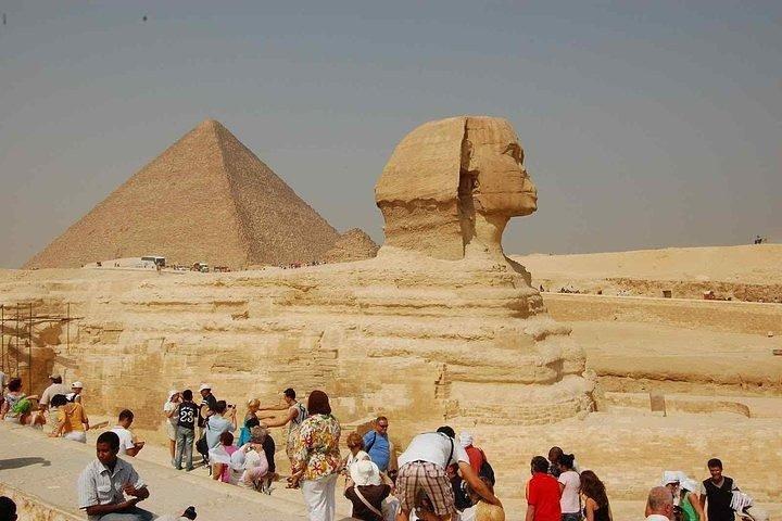Private Tour to Giza Pyramids & Sphinx & Valley Temple
