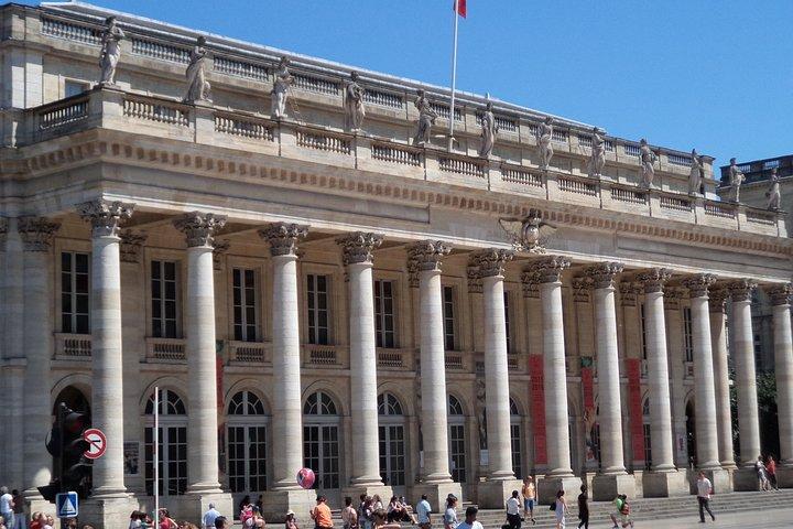 Private tour of Bordeaux by a Bordeaux historian