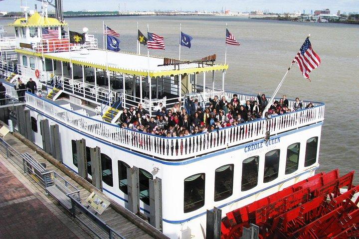 Paddlewheeler Creole Queen Historic Mississippi River Cruise
