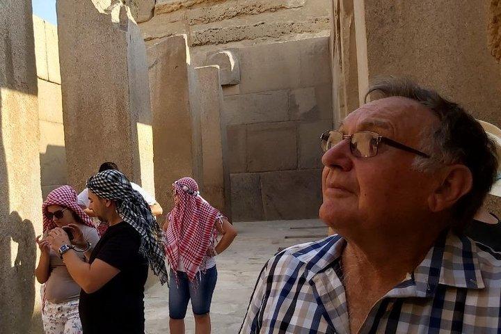 Private Tour to Giza Pyramids & Sphinx & Valley Temple