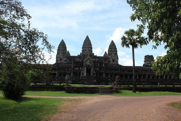 Half Day Tour- Angkor Wat, Ta Promh, Bayon Temple