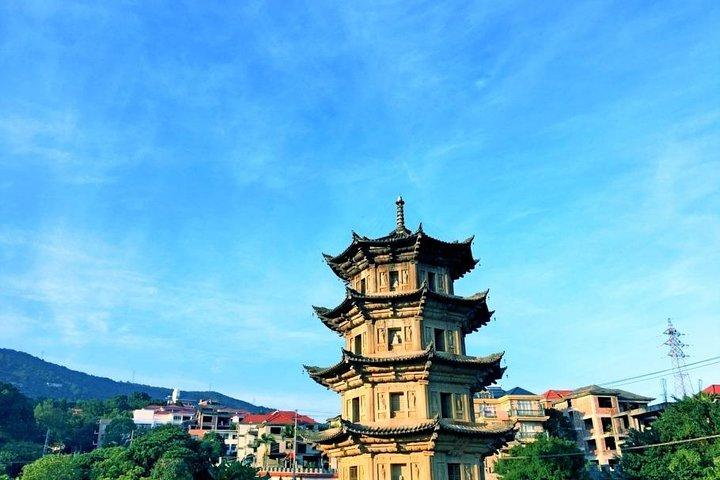 Private Day Tour to Visit Guanghua Temple and Meizhou Island from Xiamen