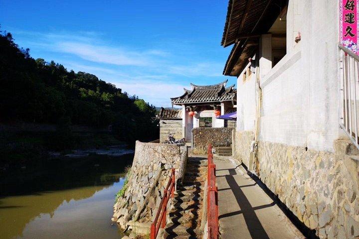 Combo: Overnight in Hakka Tulou plus 2-way transfers from Xiamen