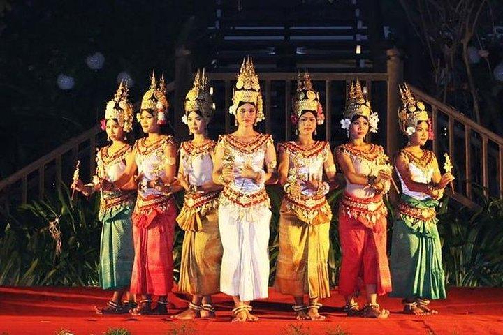 Angkor Village Apsara Theatre & Evening Tour by tuk tuk