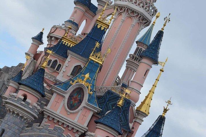 From CDG Airport to Disney or From Disney to CDG Airport (one way)