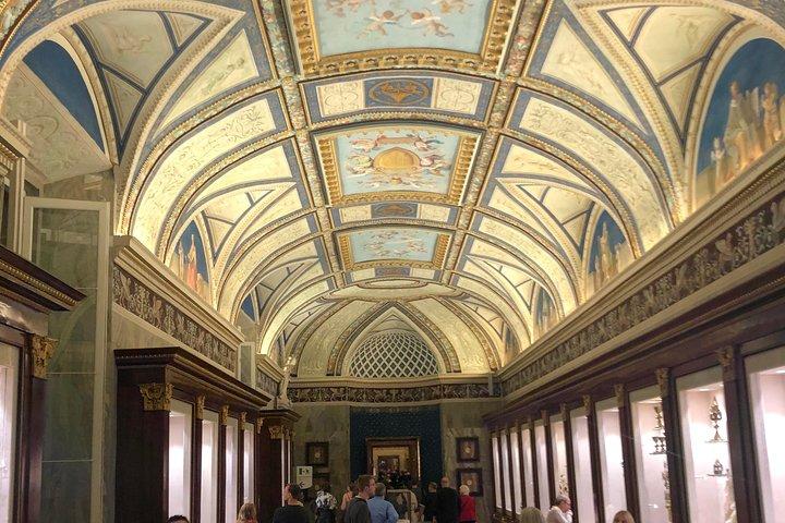Skip the Line Vatican Guided Tour with Sistine Chapel and St. Peter's Basilica