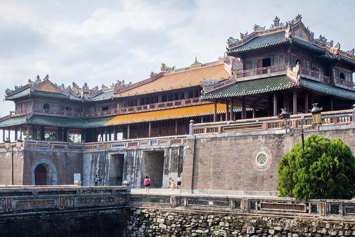 PRIVATE TOUR - Hue where Emperors Dreamed and Dynasties Linger
