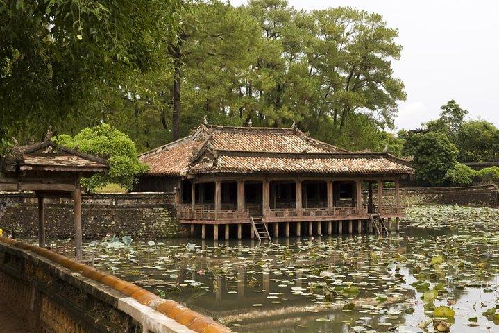 PRIVATE TOUR - Hue where Emperors Dreamed and Dynasties Linger
