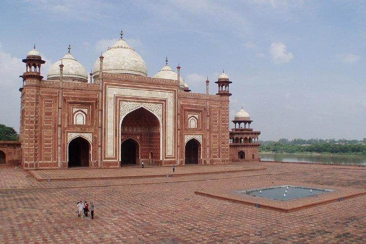 Highlights of the Agra (Guided Half Day Sightseeing City Tour)