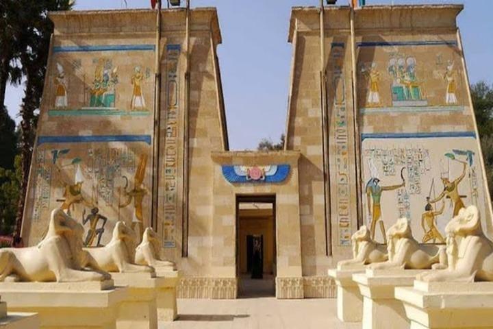 Private Half-Day Tour to Pharaonic Village in Cairo with Lunch