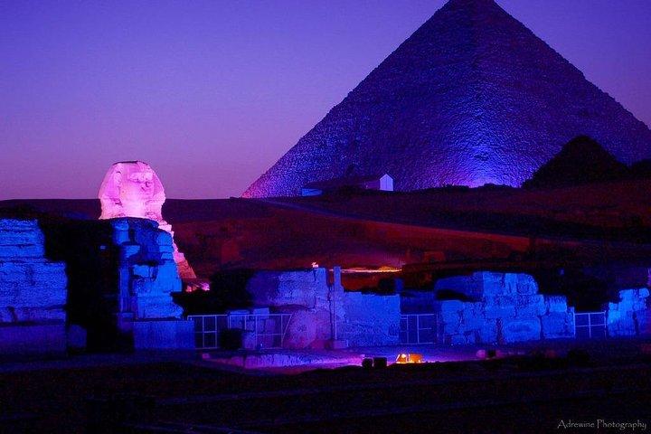 Show sound and light at night Giza pyramids