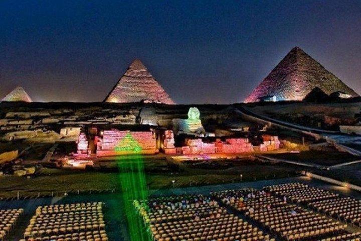Show sound and light at night Giza pyramids