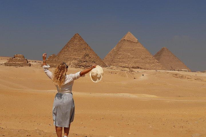Private All Inc Tour-Giza pyramids,camel,Museum,felucca,lunch,sound&light Show