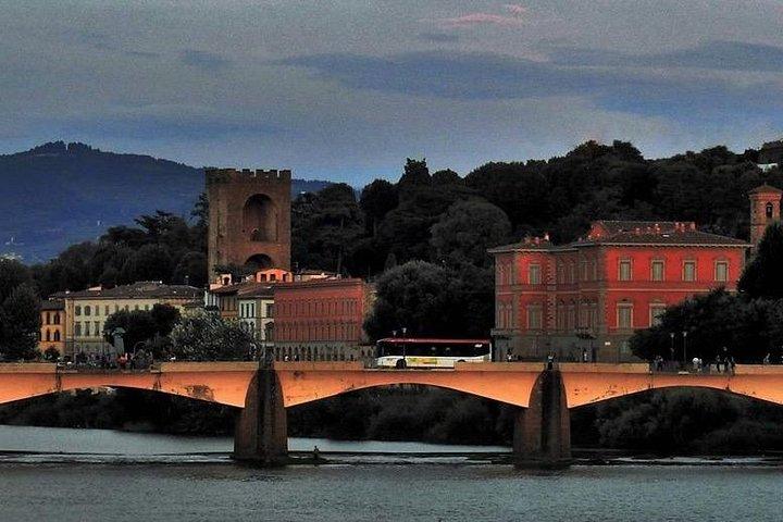 Wine on water in Florence: a private boat tour with aperitif