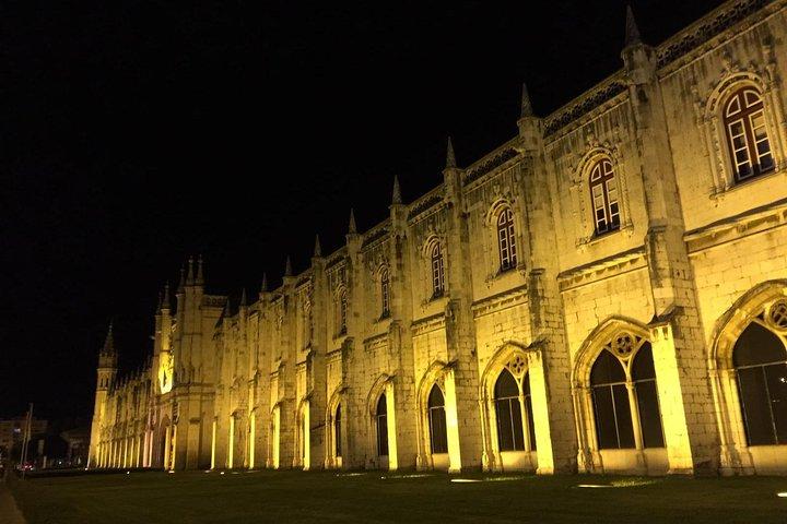 "Lisbon by Night" up to 6 people, private tour