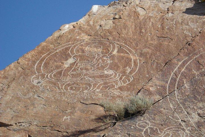 1 Day Tour: Castle of nomads & Buddha petroglyphs