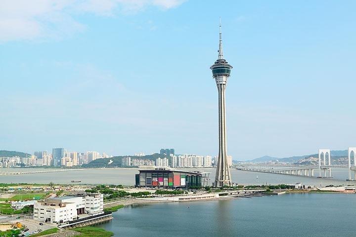 Full-Day Macau Sightseeing Tour with Transfer to Hong Kong