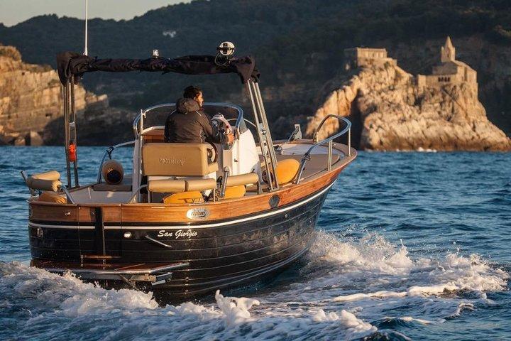 Romance in Cinque Terre: a boat trip at sunset, aperitif onboard