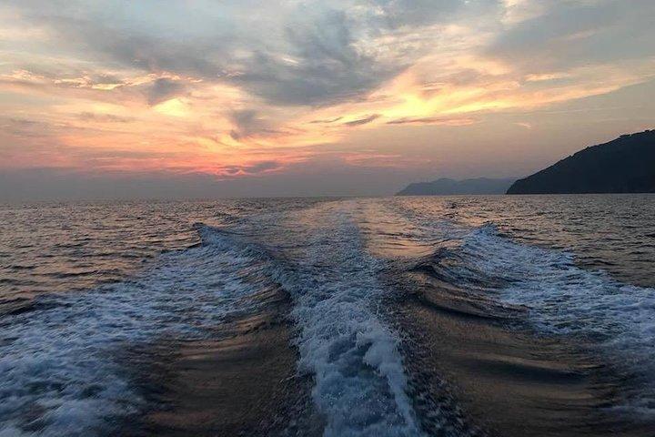 Romance in Cinque Terre: a boat trip at sunset, aperitif onboard