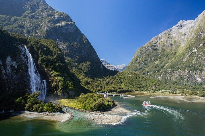 Milford Sound Premium Coach & Cruise from Queenstown with Lunch