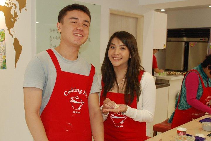 Xiao long bao, Pork thick soup, Bubble milk tea. (Taiwan Cooking Class)-B