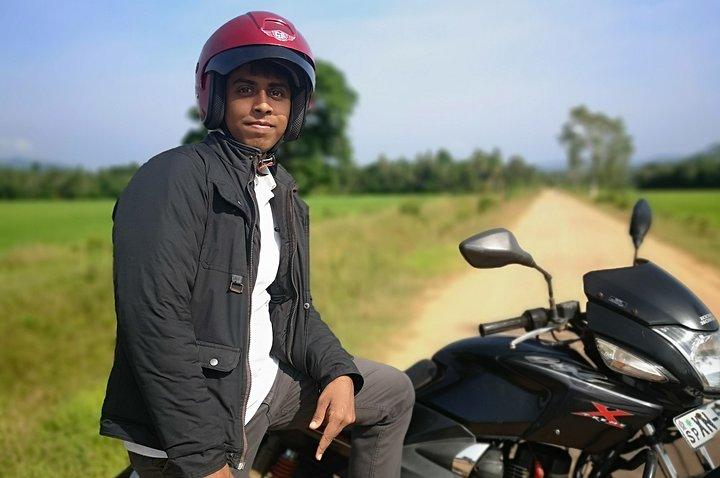 Solo Male/Female Motorcycle Tour around Galle & Galle Dutch Fort