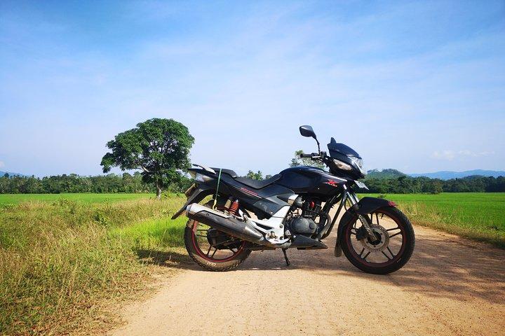 Solo Male/Female Motorcycle Tour around Galle & Galle Dutch Fort