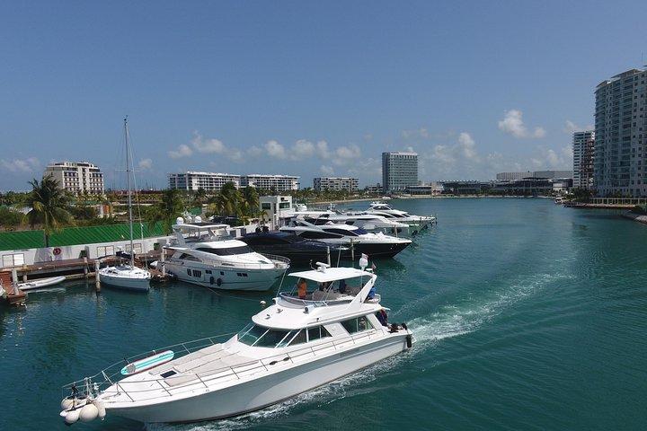 Cancun Boat Tour to Isla Mujeres on Luxury Yacht with Chef -SR55C