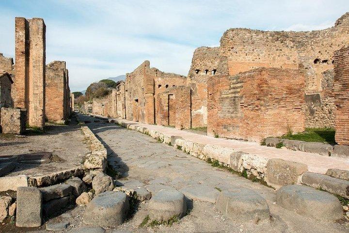 Daytrip from Rome to Pompeii and Amalfi Coast