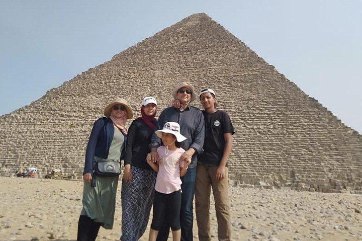 8-hours private layover Giza pyramid and Cairo museum Tour