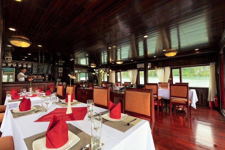 Halong bay Boutique Cruise 2D/1N tour: Kayaking, swimming, Titop island & cave