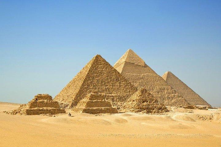 Private Full-Day Tour of Giza Pyramids with Hotel Pick Up