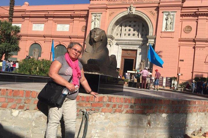 Giza pyramids & Egyptian museum private tours from cairo giza hotels