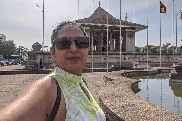 Colombo City Tour Transportation (Sight-seen & Shopping Transport) Day Tour