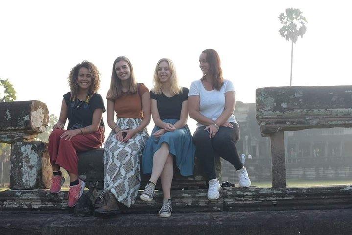 Small-Group Explore Angkor Wat Sunrise Tour with Guide