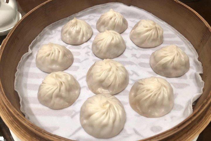 Private Full-Day Tour: Shanghai City Highlights and Food Tour