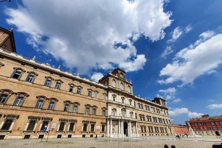 Modena city tour Walking tour in the old town