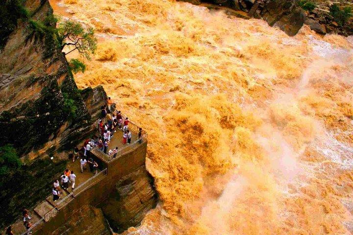 Private Day Trip to Yangtze River First Bend, Shigu Ancient Town, Tiger Leaping Gorge from Lijiang