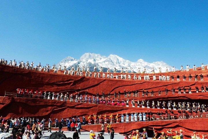 Private Lijiang Tour to Baisha Village and Jade Dragon Snow Mountain with Show