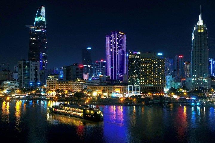 Saigon Evening Tour: Sunset at Landmark 81 & Dinner Cruise