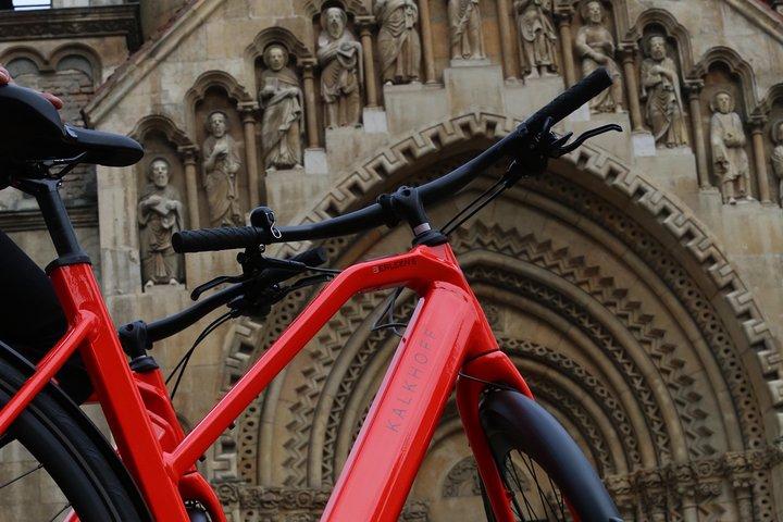 Budapest: Historic Downtown ride on E-Bicycles Buda & Pest