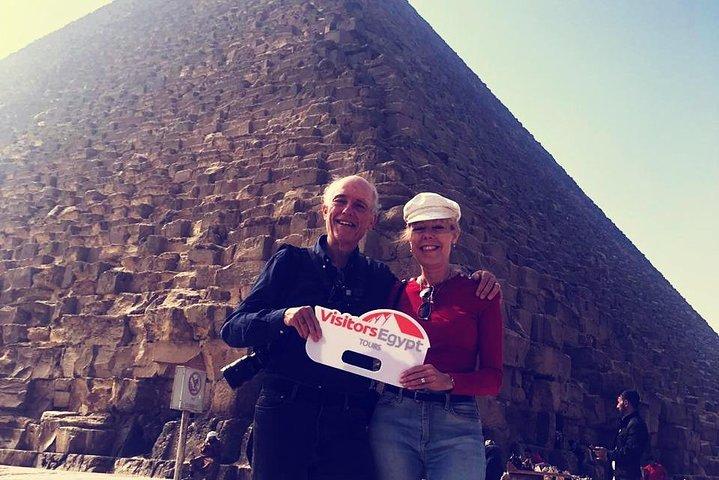 Day tour to Giza Pyramids & Sphinx