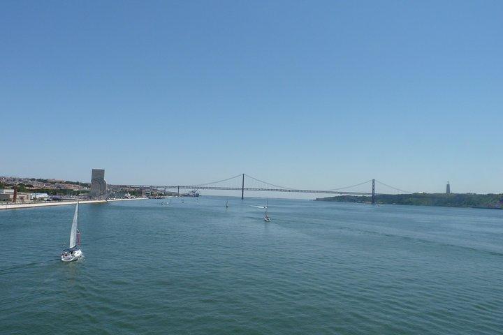 Morning Sailing Tour in Tagus River from Lisbon