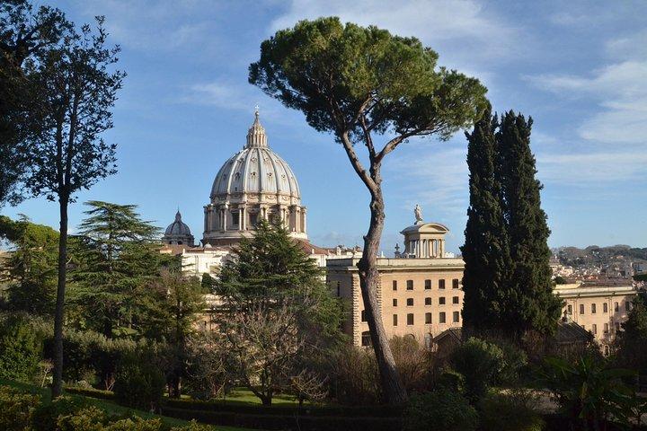 Private Tour of Vatican with St. Peter's, Papal Tombs and Dome