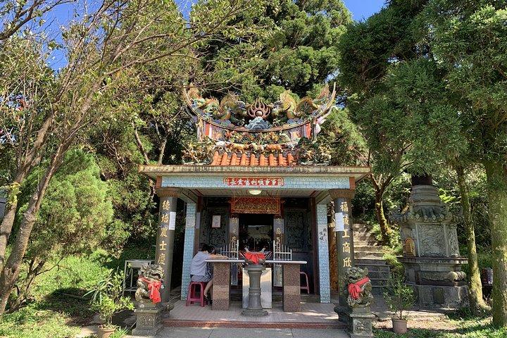 Half Day Private Tour to Yangmingshan National Park and Yehliu Geopark