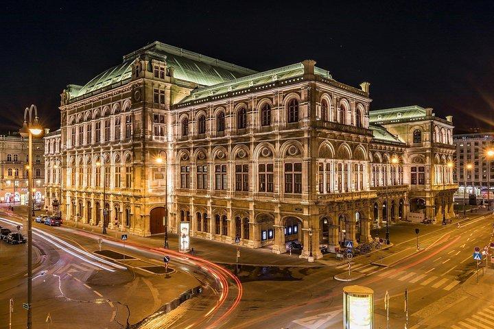 PRIVATE TOUR: From Prague to stunning Vienna with local guide