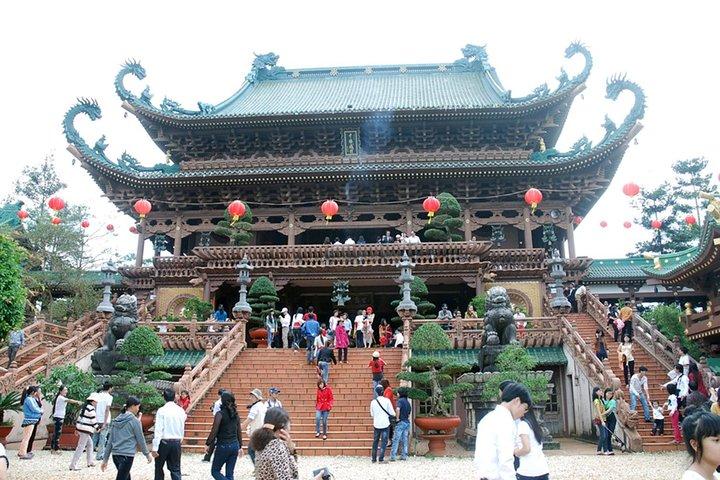 Round- Trip Hanoi - Perfume Pagoda Private Vehicle Charter