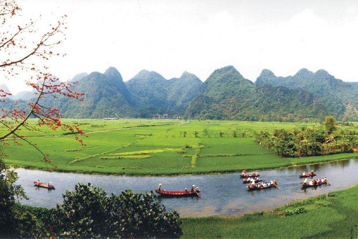 Round- Trip Hanoi - Perfume Pagoda Private Vehicle Charter